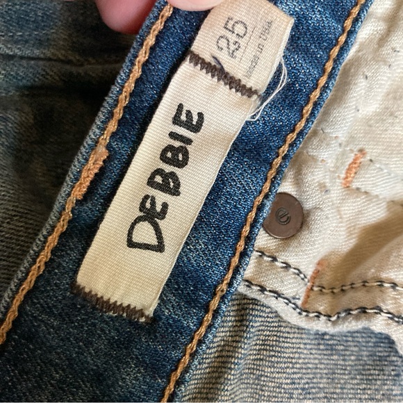 TEXTILE Elizabeth & James Low Rise Debbie Jeans - Picture 11 of 14